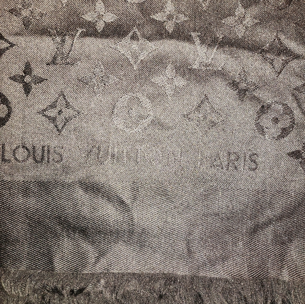 Louis Vuitton Scarve& Wraps